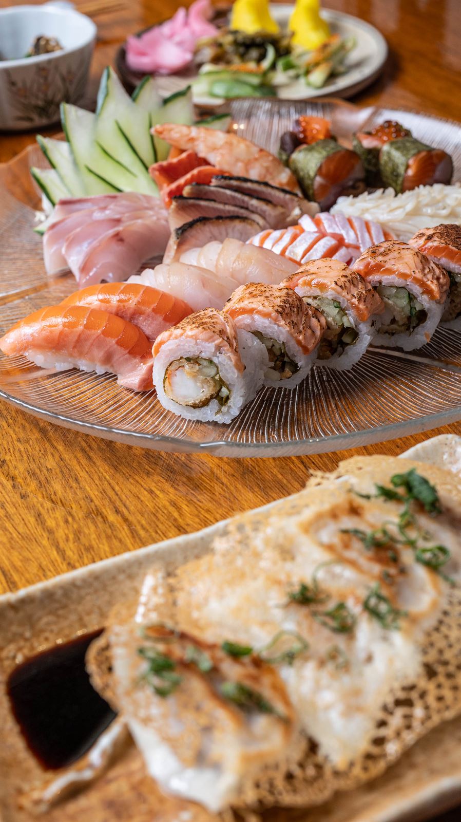 Combinado de sushi y sashimi