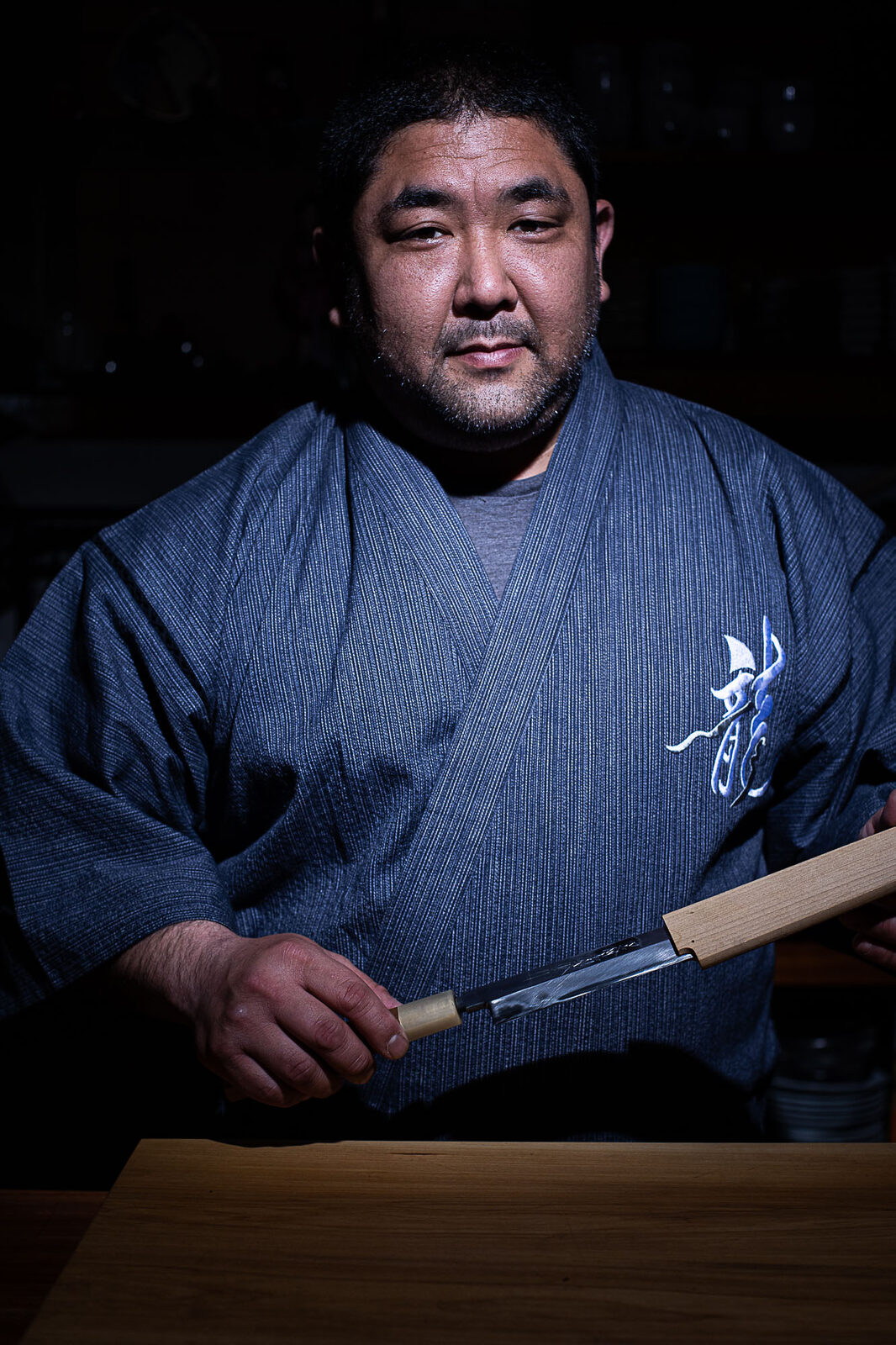 Marcelo Arakaki preparando nigiri